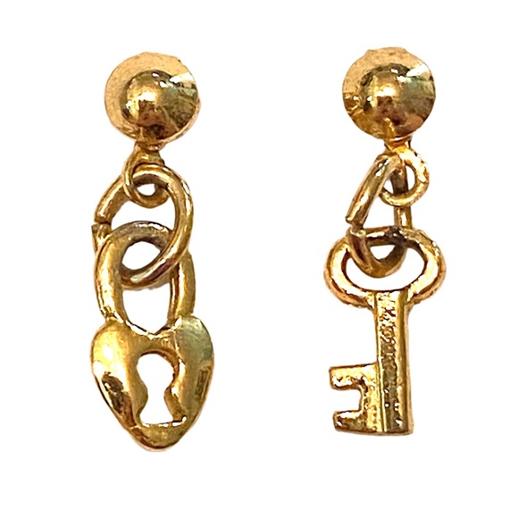 Vintage Jewelry - Vintage Lock & Key Gold Dainty Dangle Earrings